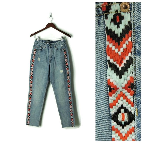 H&M Denim - New Booty Fit High Waist Jeans embroidered side distressed size 6 Divided H&M